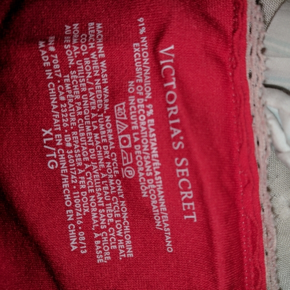 Two camis with built in bras - Picture 2 of 6